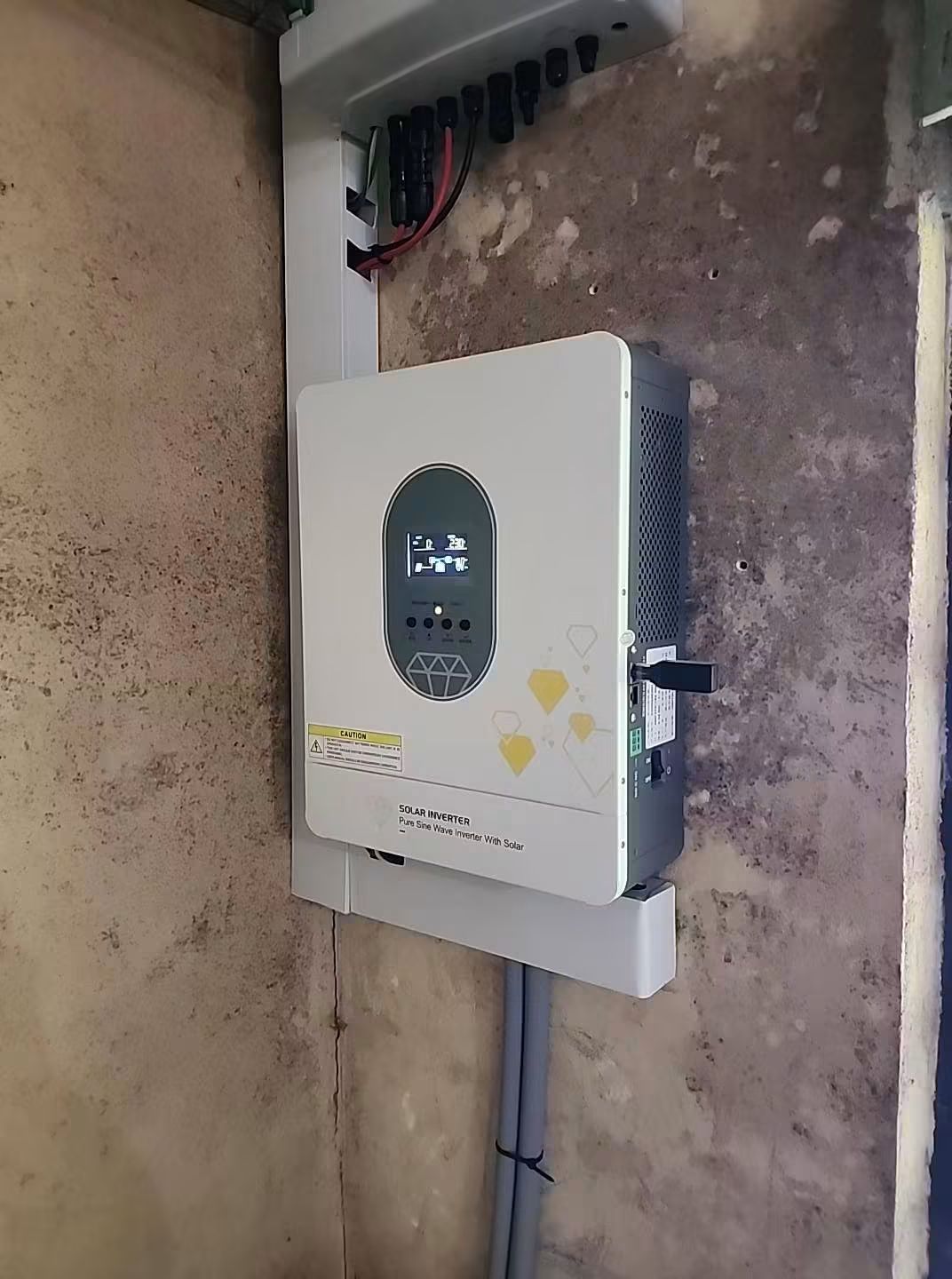Wall-mounted solar inverter and electrical connections